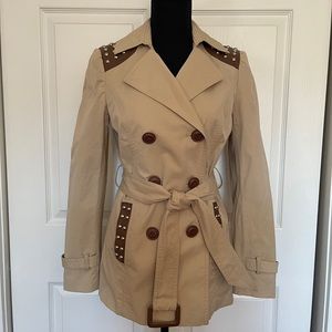 Cache trench coat